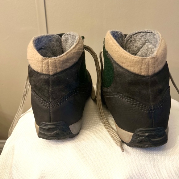 Sorel Men’s Boots Green Gray in a mix of Suede, Corduroy & Leather Waterproof 9 - Picture 9 of 11